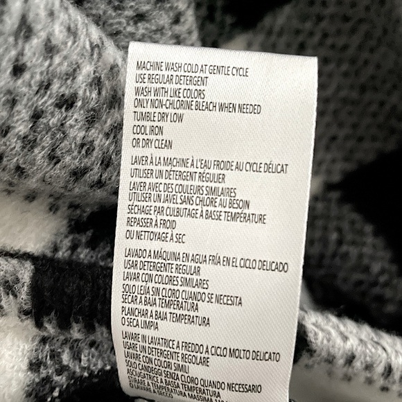 Cropped Checked Print Jacket - Picture 15 of 16